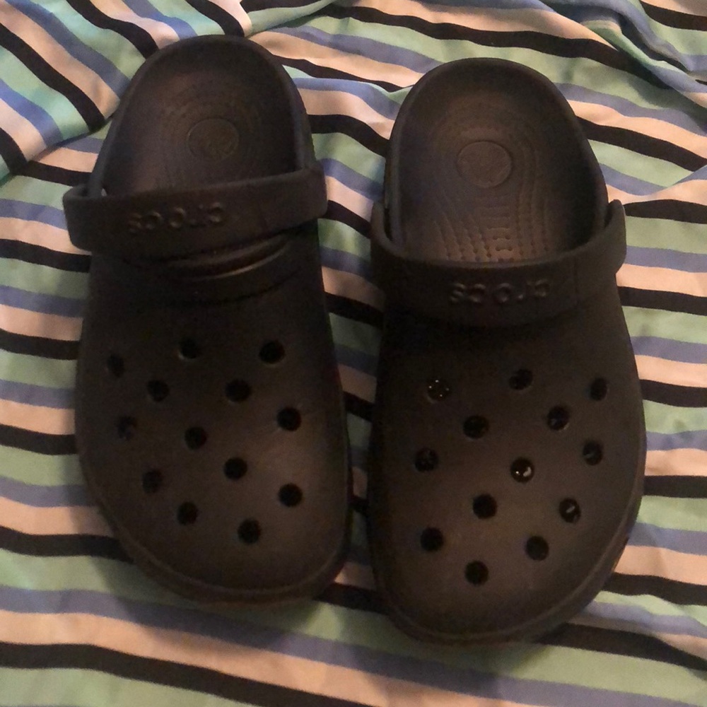Women’s Navy blue crocs